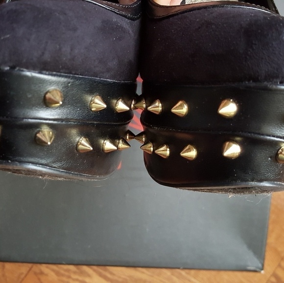 wild pair black heels with spikes. - Picture 5 of 8